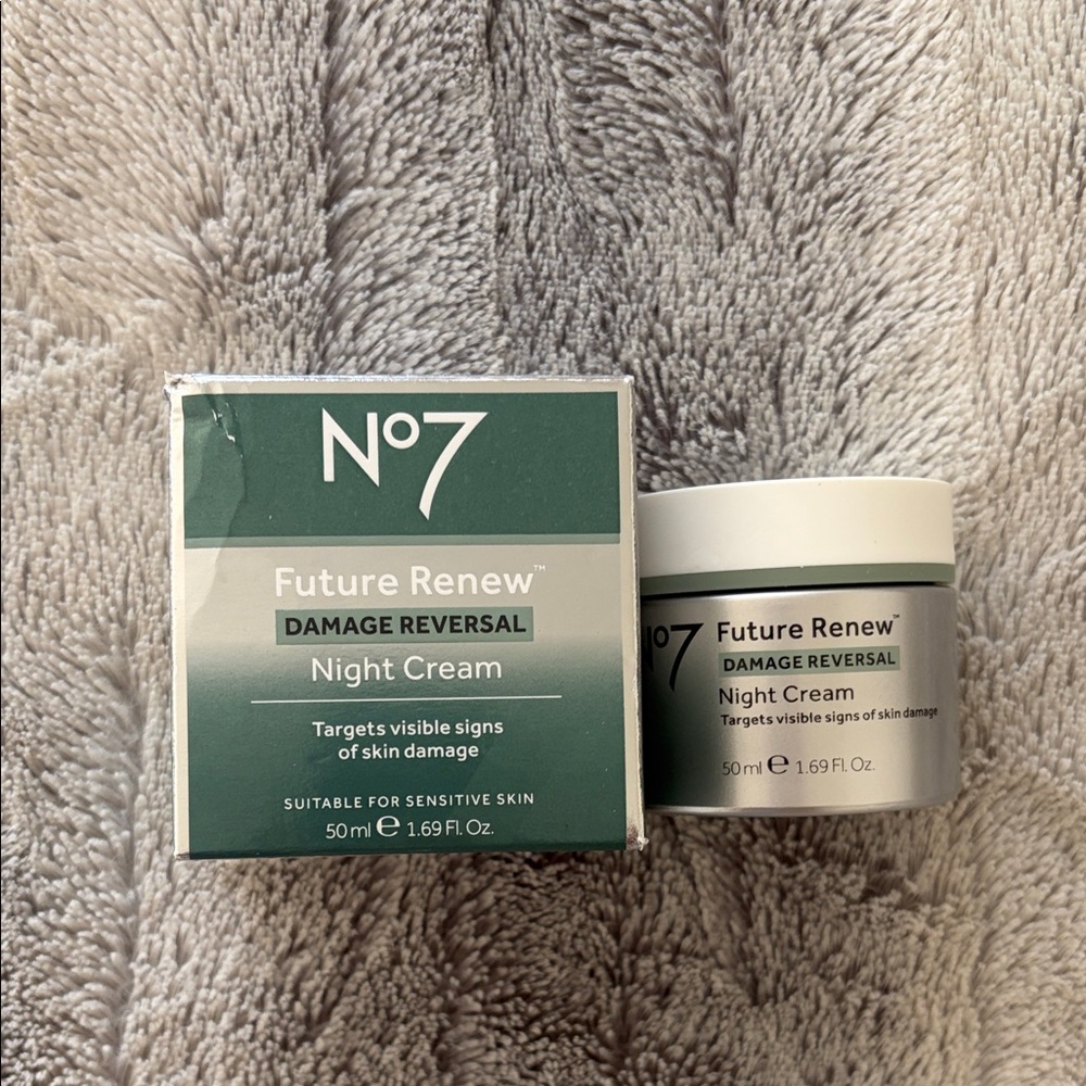 Boots N7- Future Renew Night Cream - New